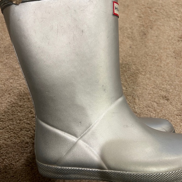 Hunter Kids Silver Rain Boots - Picture 7 of 11